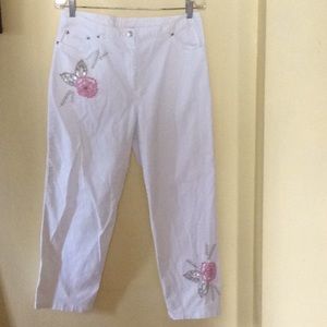 Rudy Rd. White jean pants with flower embroidery